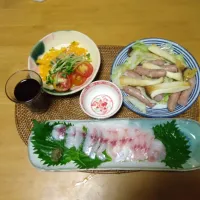 Snapdishの料理写真:2022.8.30

はなふえ鯛の刺し身
ゴ―ヤ ツナ オクラのサラダ
キャベツ ソーセージ エリンギの
                         ザワークラウト風|tamikichiさん