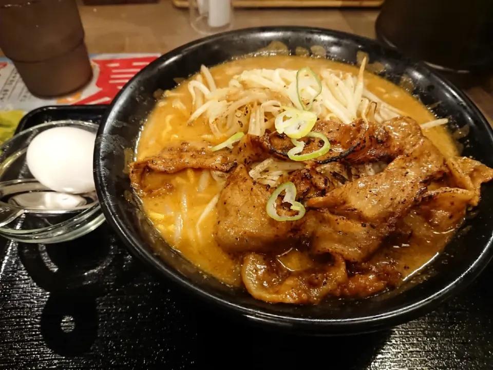 炙り豚バラマルキン百年式味噌ラーメン|のばーきさん