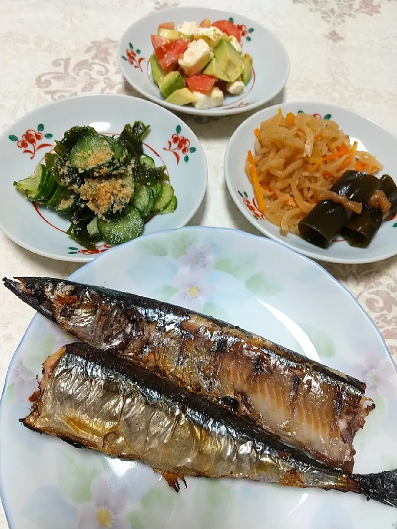 ☆今日の晩ごはん☆ さんま 酢の物 煮物 サラダ|hamamaさん