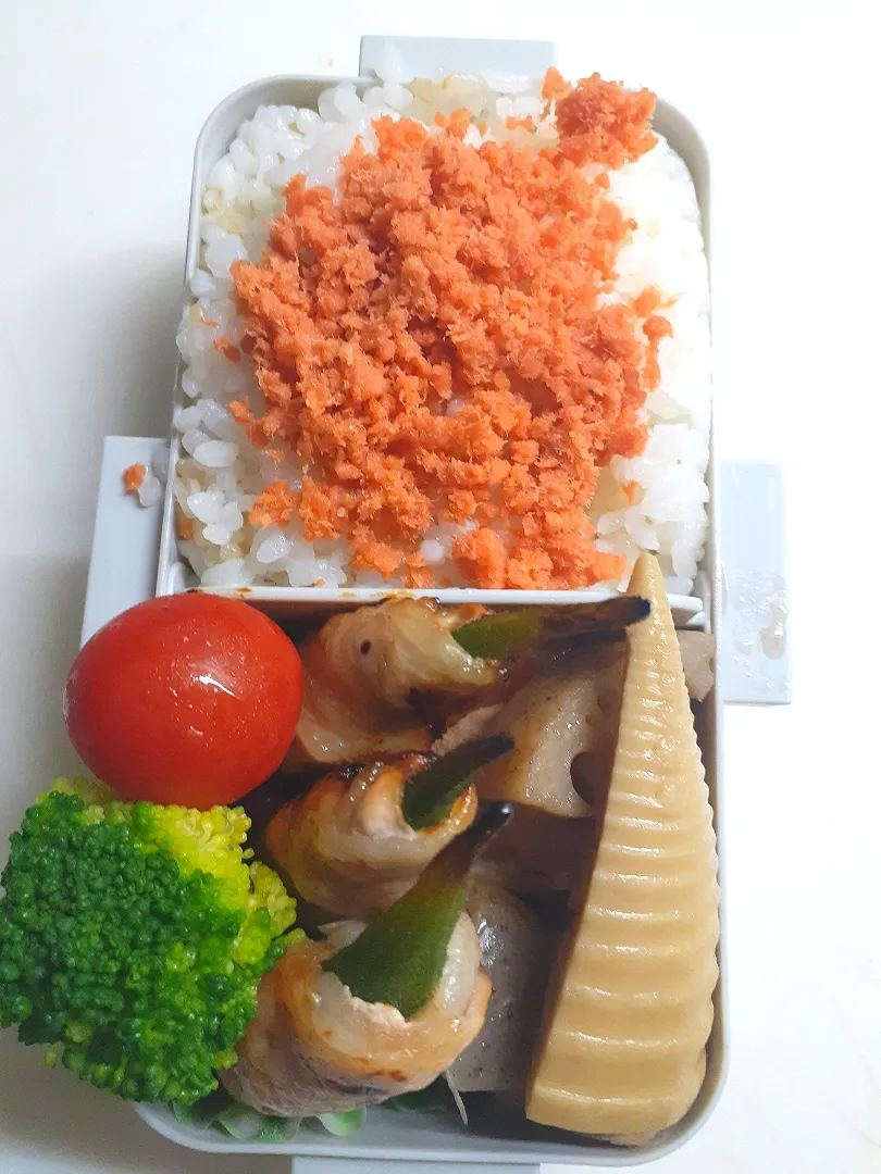 ☆中学生弁当☆玄米入り鮭ごはん、筑前煮、オクラ豚巻き、ブロッコリー、ミニトマト|ｼｮｺﾗさん