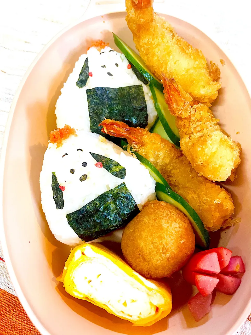 Snapdishの料理写真:スヌーピーおにぎりお弁当|Yukiさん