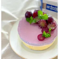 Snapdishの料理写真:もえさんの料理 シャインマスカットのレアチーズケーキ💚                           を、ピオーネで🍇