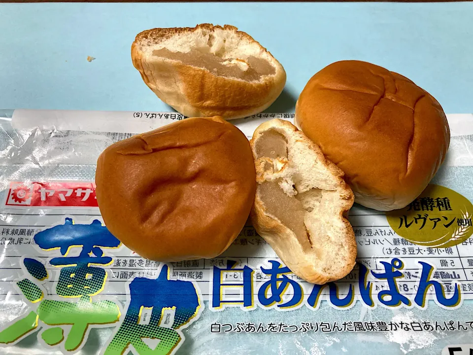 Snapdishの料理写真:薄皮白あんぱん|はっちぃさん