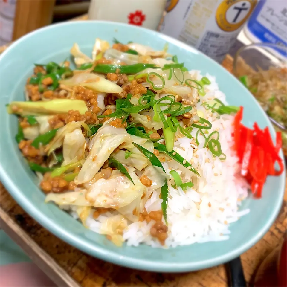 大豆ミートとCook Doで肉味噌キャベツ丼|にょんにいさん