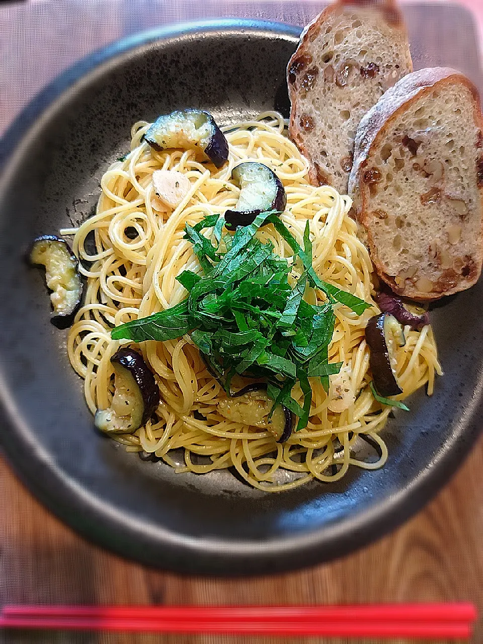 なすとニンニクのパスタ
レースくるみパン|後藤妙子さん