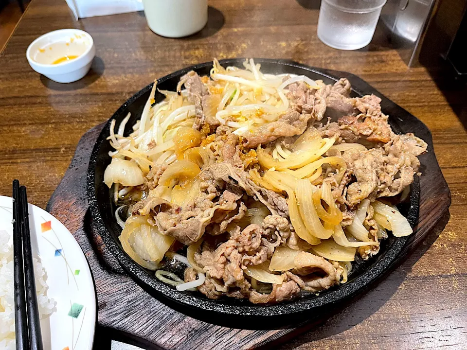 牛焼き定食肉大盛り野菜普通ライス普通ニンニクトッピング|マハロ菊池さん