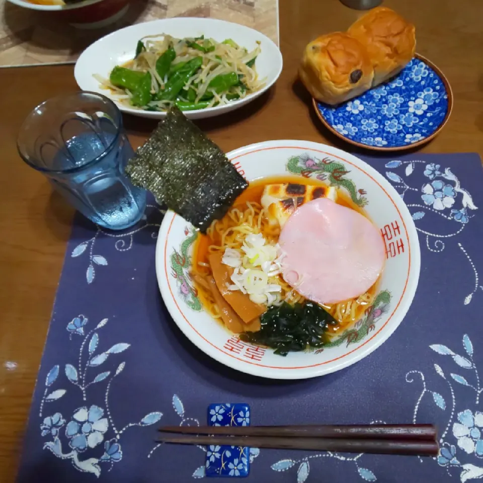 ラーメンと野菜炒め(昼飯)|enarinさん