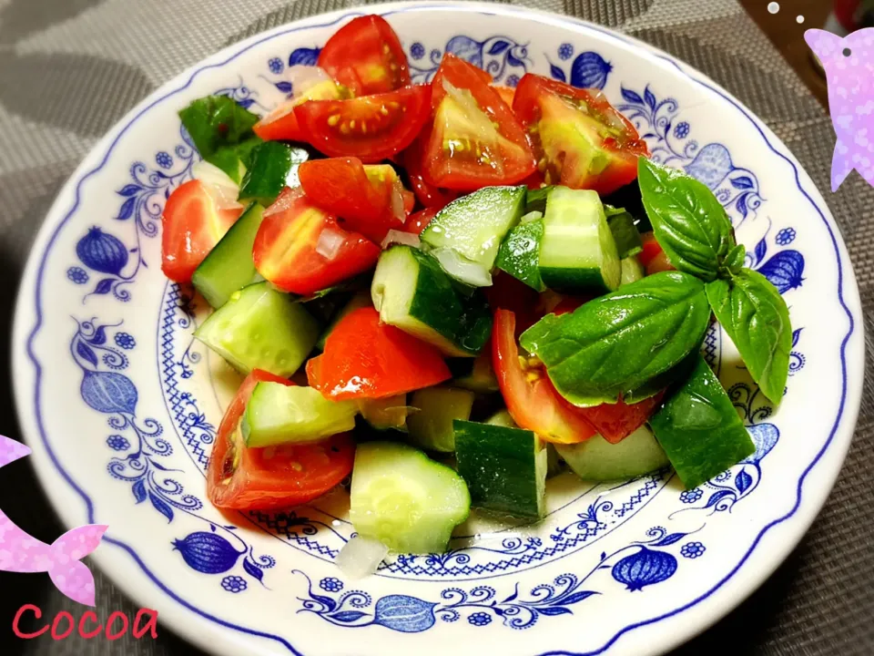 くららさんの料理 スプーンで食べる‼夏のトマト🍅ときゅうりのサラダ⭐|cocoaさん