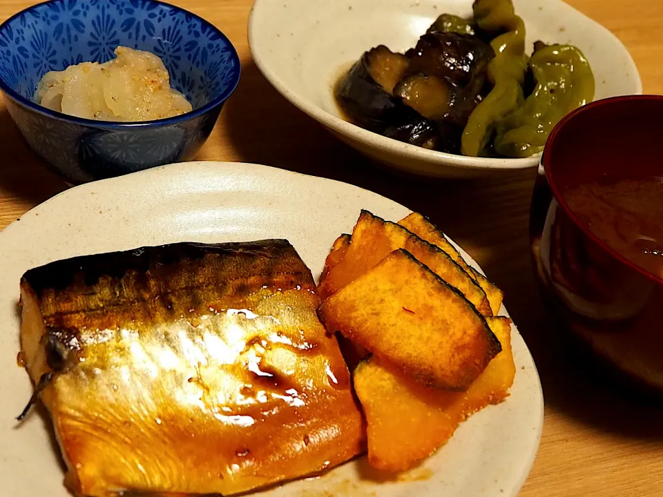 鯖の糀甘酒醤油焼き、冬瓜の胡麻酢、茄子と甘長ピーマン煮、とうがんと豆腐の味噌汁|いちごさん