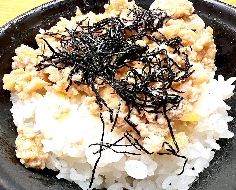 そぼろ丼|Food is lifeさん