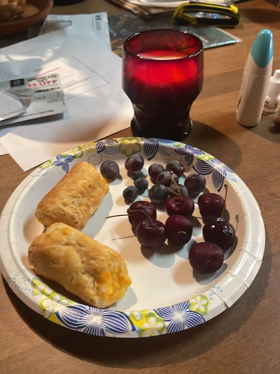 Egg+sausage roll with cherries and grapes|suさん