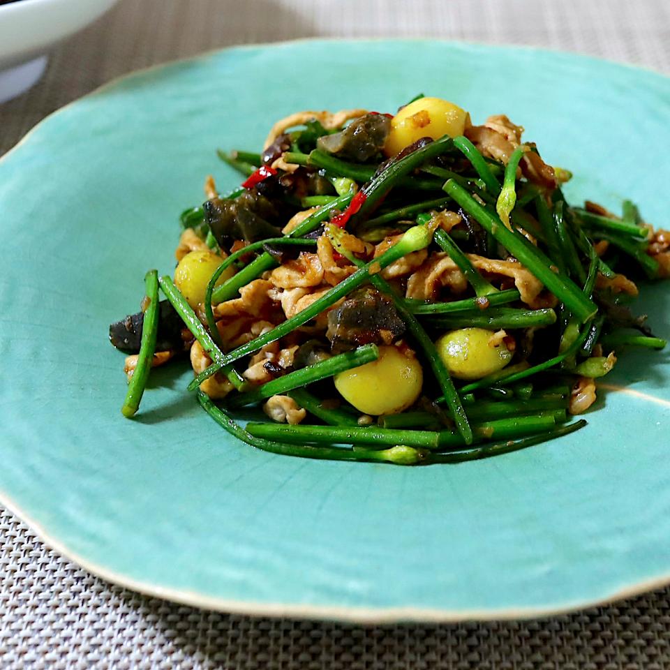 花ニラとピータンと豚肉のピリ辛炒め かおる Snapdish スナップディッシュ Id Li019a