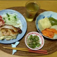 Snapdishの料理写真:2022.9.1

豚肉ステ―キ じゃが芋とチ―ズ入り
あげとピーマン 人参の煮物
万願寺とうがらしとちりめんきんぴら
白ワイン|tamikichiさん