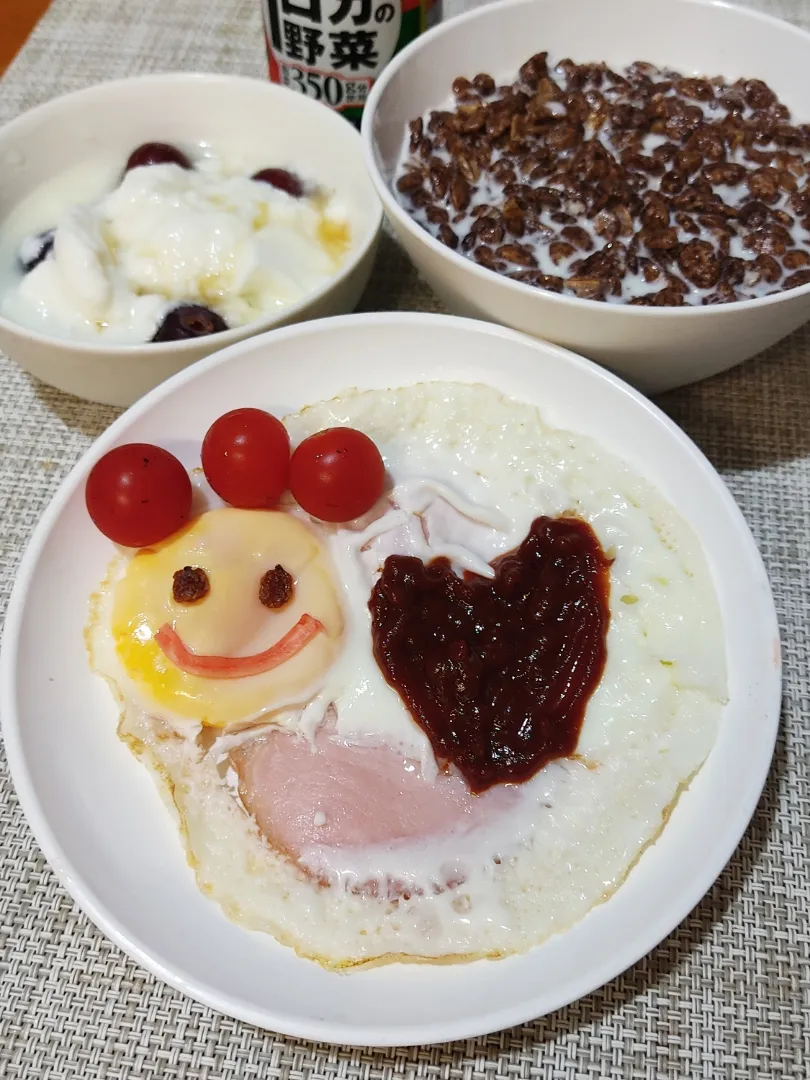 Snapdishの料理写真:食料品の売り切れ続出

台風11号は北上し、再度沖縄本島に接近しそうです。
スーパーにいってみると、買おうと思ってた、食パン、カップラーメン、ろうそくは売り切れでした。
今度の週末、少し困ります。|Rピージャーさん