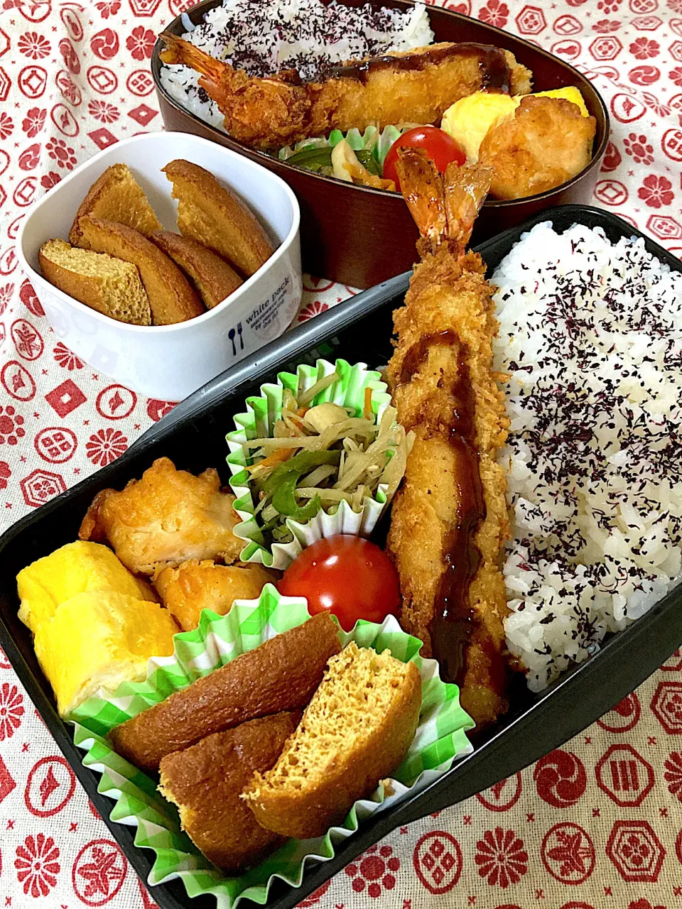 Snapdishの料理写真:エビフライ弁当|SaDaさん