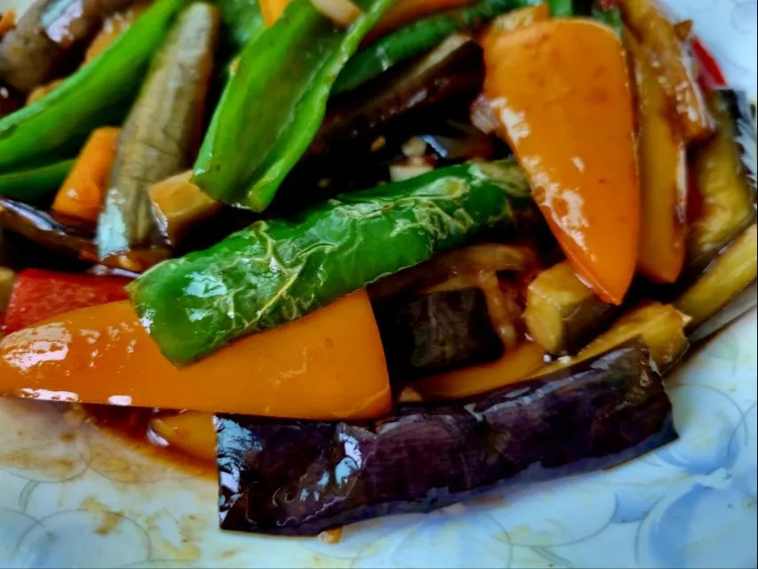 Stir-fried eggplants|steven z.y.さん