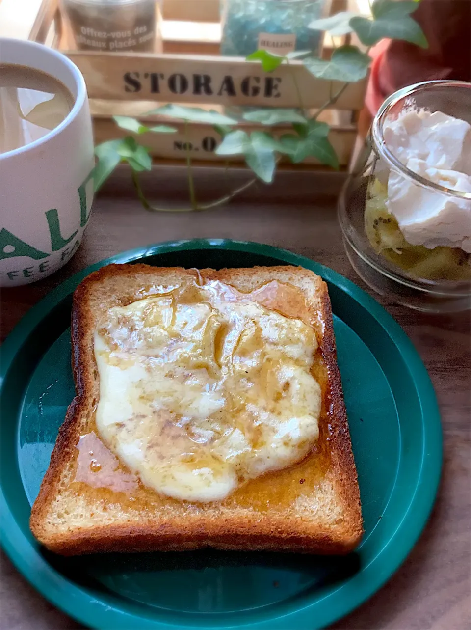 はちみつチーズトースト🍞🧀ゴールドキウイ豆乳グルト🥝ソイラテ☕️|gunlove❤さん