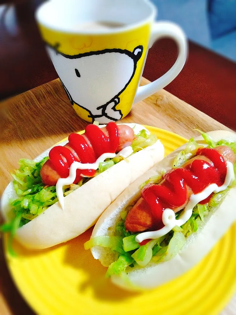 Snapdishの料理写真:朝食にカレーキャベツの米粉パンホットドッグ|mikeyさん