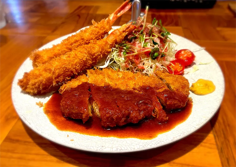 とんかつ・洋食の店ICHIBAN エビフライ🍤🍤 ロースカツ😋🍴|ナナさん