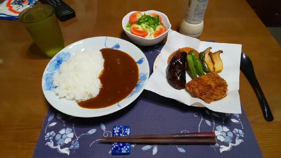 カレーライスとフライと素揚げとサラダ(夕飯)|enarinさん