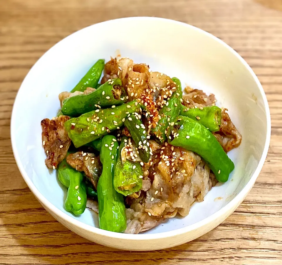 しし唐辛子と豚バラのキムチ炒めで昼飲み|ばくあんしゃさん