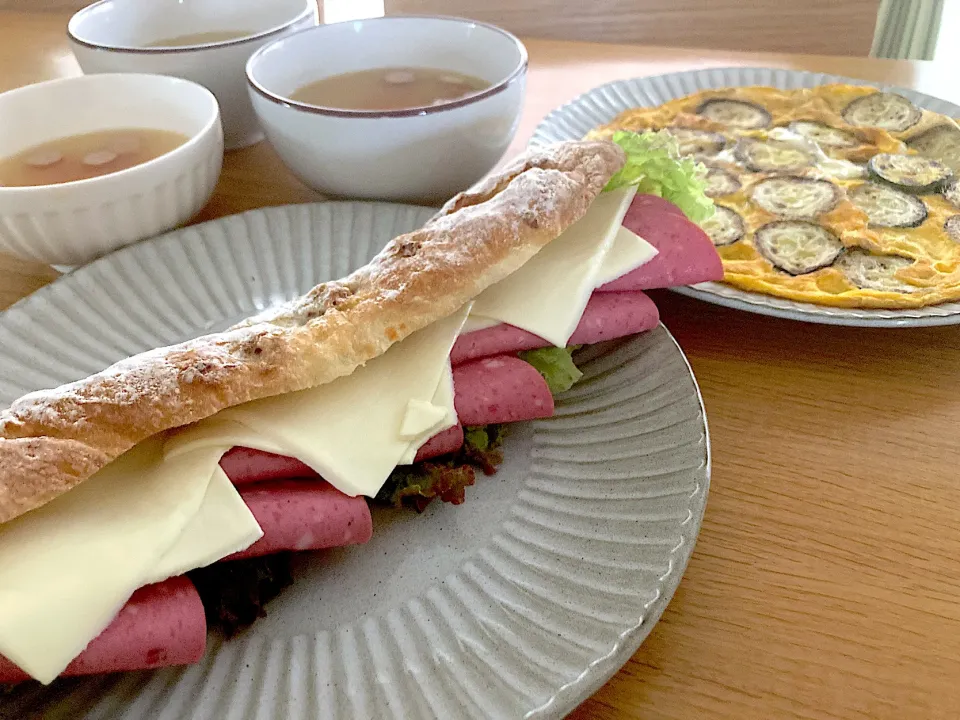 ＊胡桃とチーズのフランスパンサンド🥖＊|＊抹茶＊さん