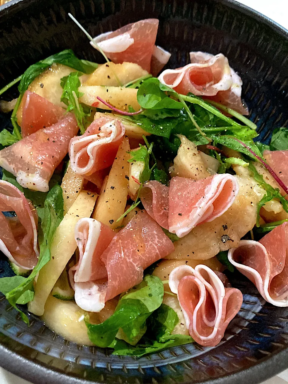 桃🍑（陽夏妃）と生ハムのサラダ🥗カボスのドレッシング|colorさん