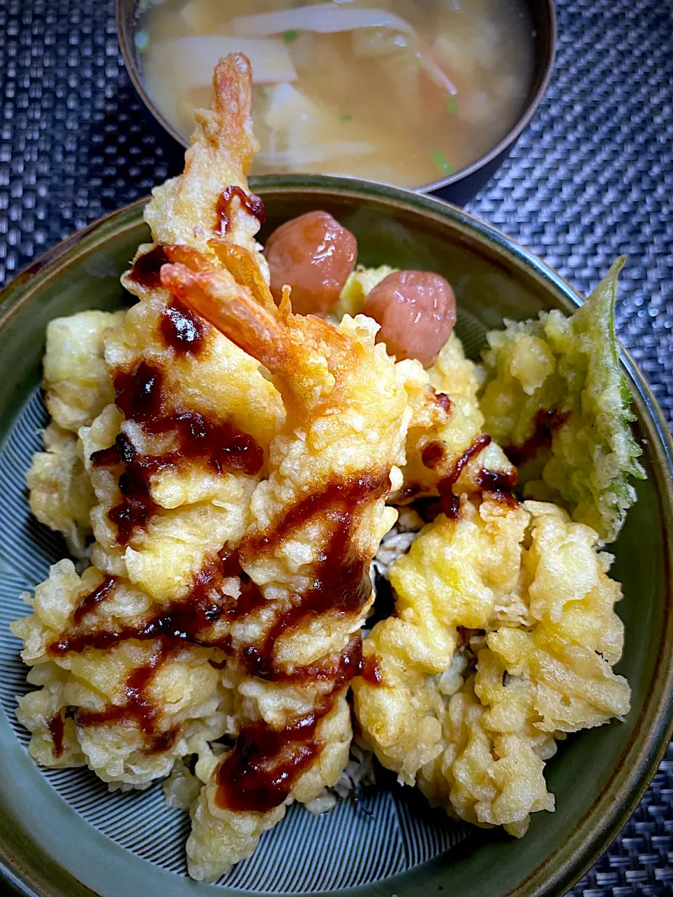 鱧と海老の天丼|すくらんぶるえっぐさん