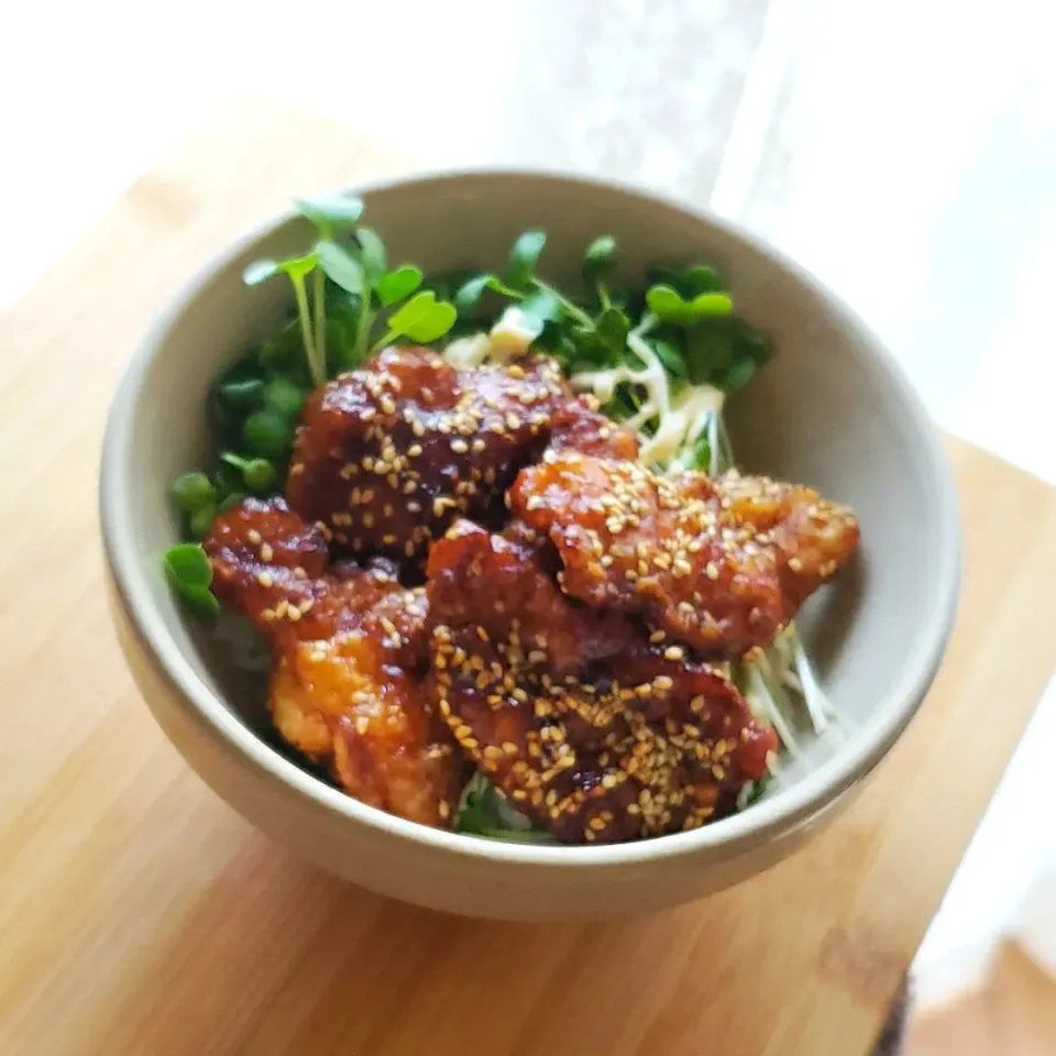 Snapdishの料理写真:鶏もも皮のてりてり焼き鳥丼|mi_neneco♪さん