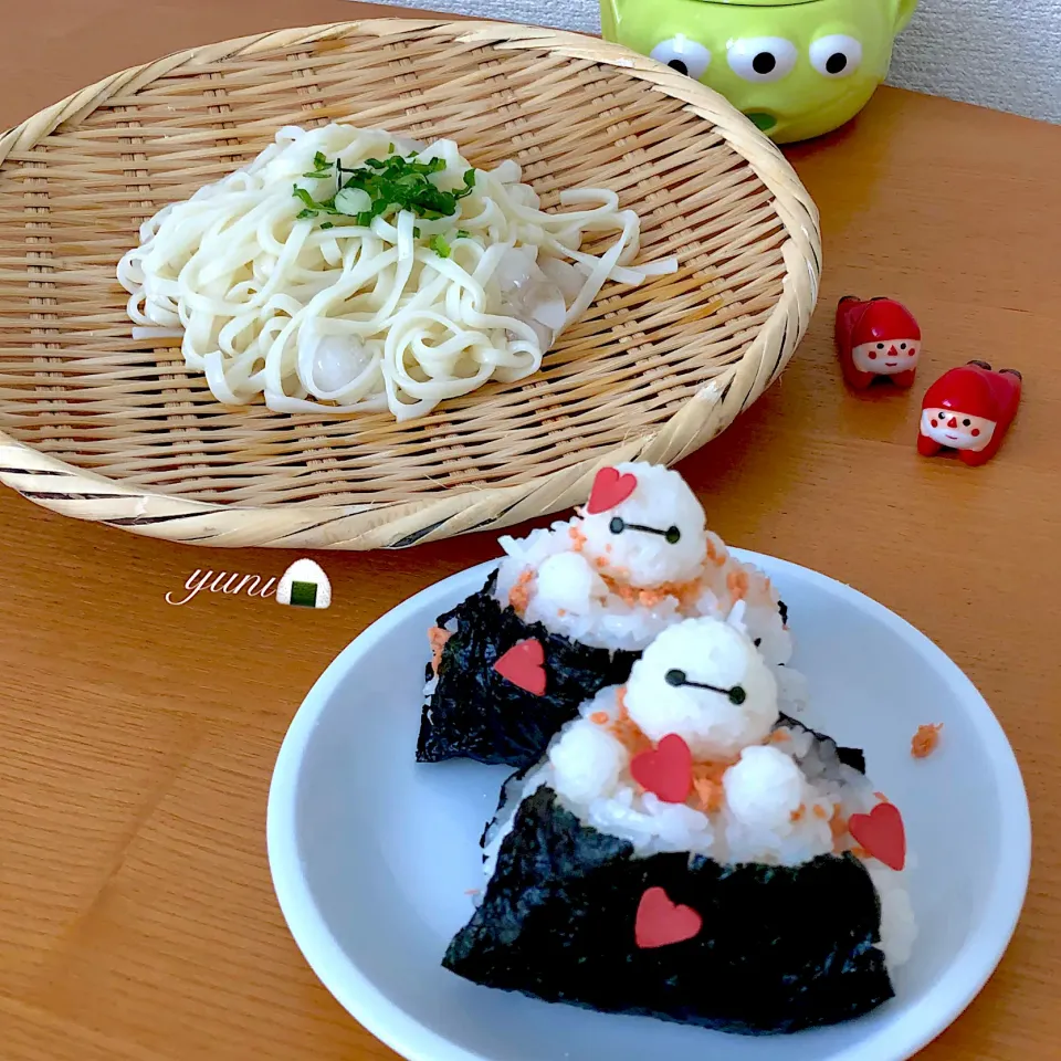 お昼ごはん🍙冷やしうどん🙄崩れそーな、おにぎり🍙💦|🌸yuni🌸さん