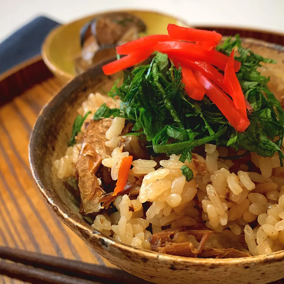 Snapdishの料理写真:鯖缶炊き込みご飯|Yochipyさん