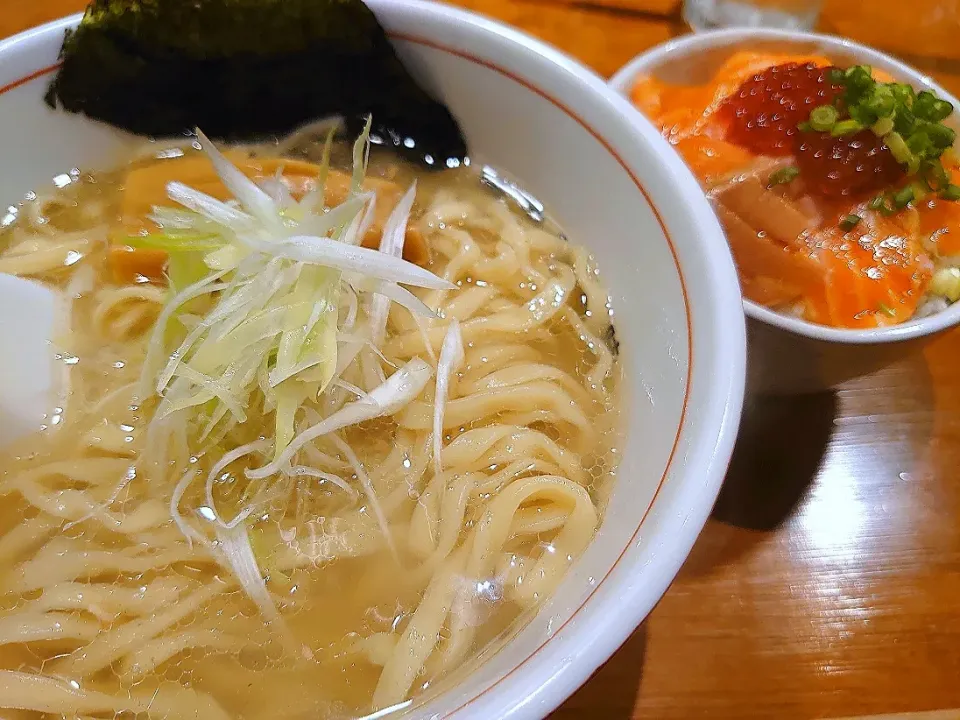 【本日の裏そば】
生姜らー麺専門店
ジンジャーヘッドバッド
鮭あら×鮭節のかけそば
＋アトランティックサーモンの
親子丼 (定食セット)
@大山3分
(赤羽からママチャリ24分)
22189|大脇さん