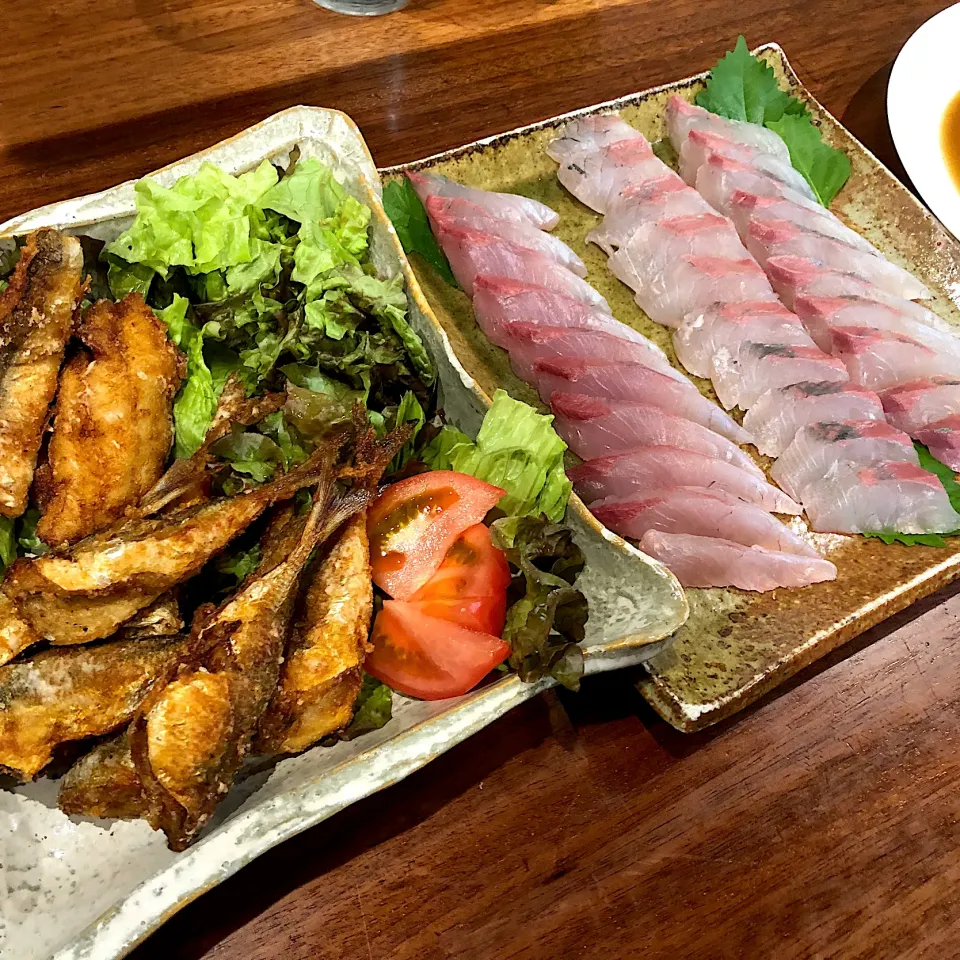 息子が釣ってきた、アジとカンパチ。アジはから揚げ、カンパチは刺身にしてくれました。　息子は魚を捌くのがだんだん上手くなってます。|Hiro Yanさん