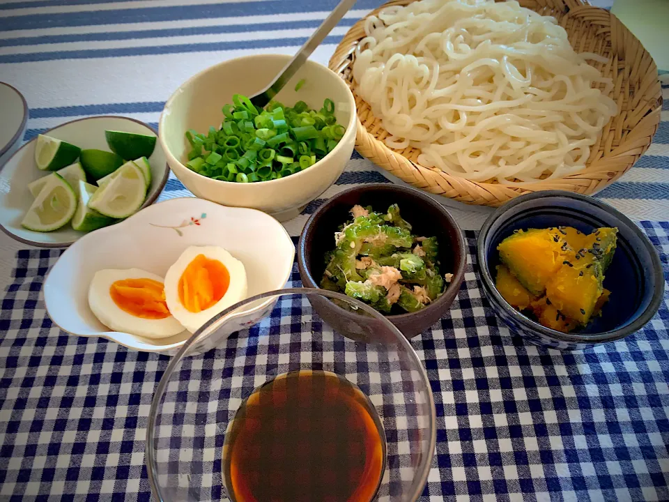 香川県の富田屋さんの半生包丁切り讃岐細うどんを頂いたので、美味しく😋頂きました|ひーちゃんさん