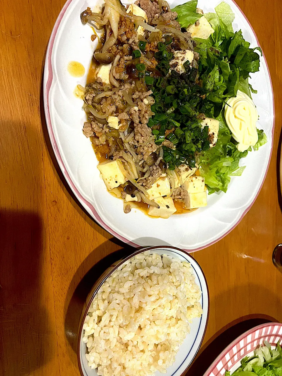 花椒かけて四川風に #夕飯　ロウカット玄米ご飯、レタス、ポークもやしキノコ麻婆豆腐|ms903さん