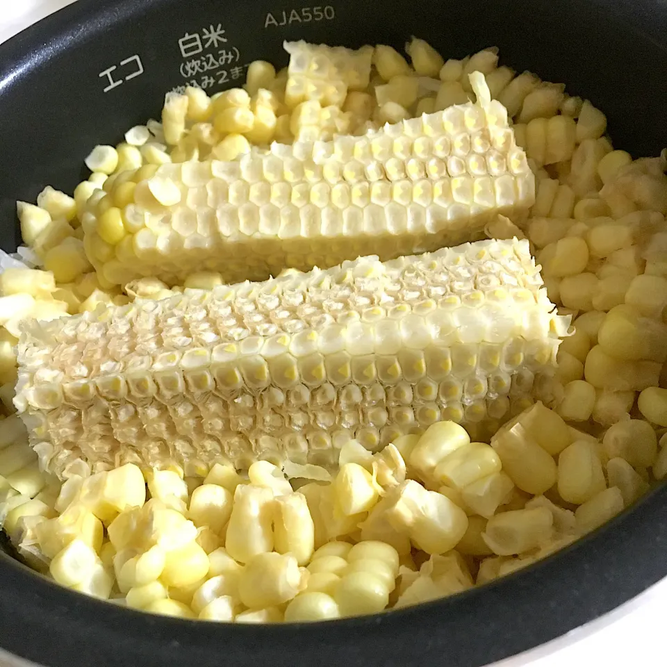 🌽塩バター炊き込みご飯|まちゃこさん