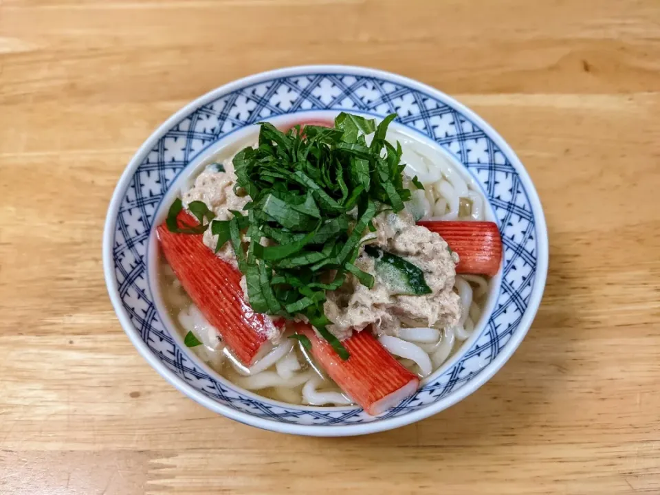 Snapdishの料理写真:流水麺の細うどんを使って「ぶっかけツナマヨ冷し細うどん」です。|トヨシと申します。さん