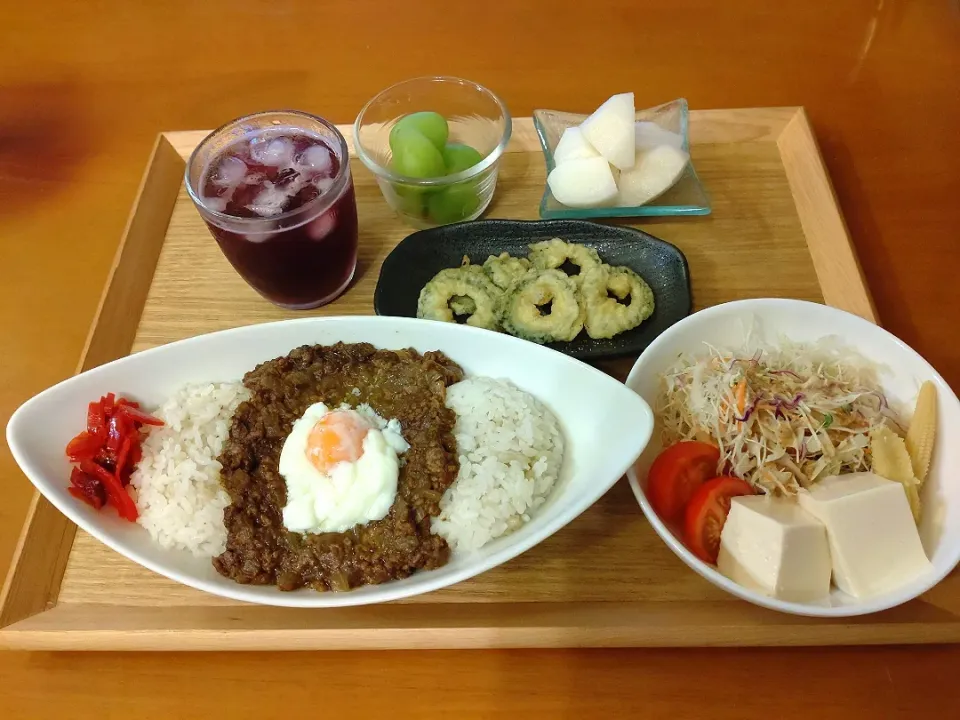 ☆キーマカレー
☆ゴーヤ天ぷら
☆サラダ
☆呉羽梨
☆シャインマスカット
☆深山ブドウ酒|chikakoさん