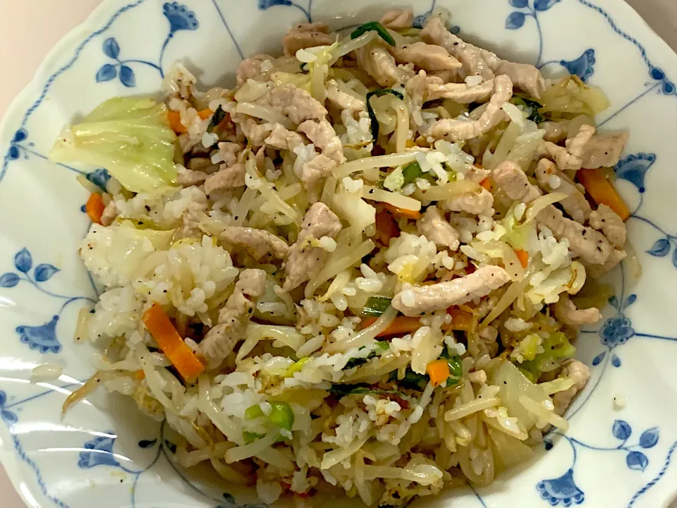 Stir fried pork, vegetables and rice|Johnnyさん