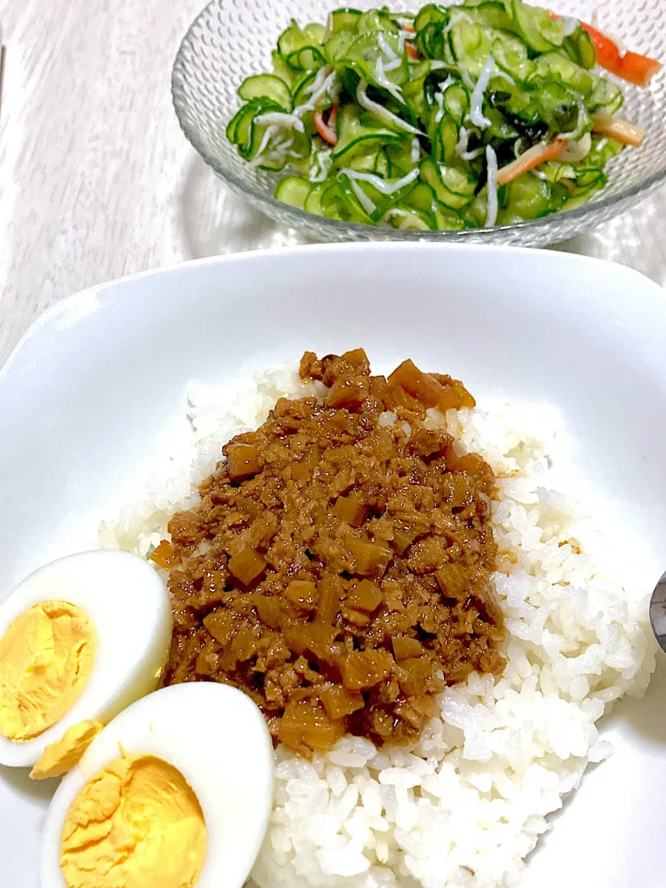 ルーロー飯、きゅうりのカニカマあえ|Ayaさん