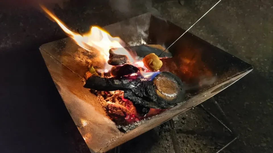 キャンプで焼きマシュマロではなく焼きカステラ|kamekameさん