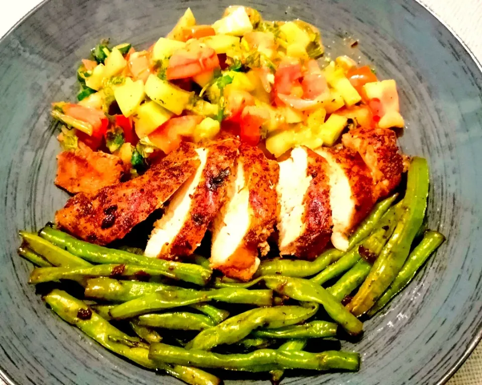 Snapdishの料理写真:Grill Chicken Salad with sauteed green beans|Happy Green Bowlさん