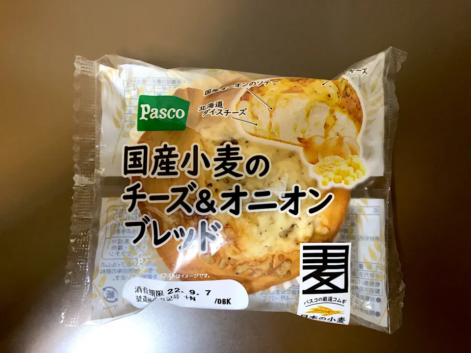 Pasco 国産小麦のチーズ&オニオンブレッド|ばーさんさん