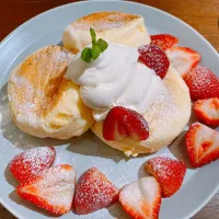 Snapdishの料理写真:Strawberry Pancake 🍓|Sayさん