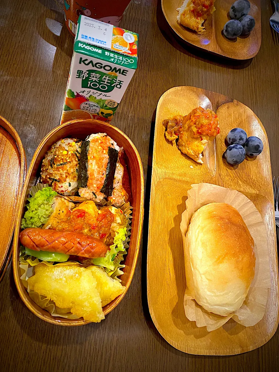 お弁当🍱　おむすび　たらこ鰹ふりかけ　トマトベジシート　明太子海苔　チキントマト煮　ソーセージソテー　イカ天ぷら　野菜ジュース　麦茶|ch＊K*∀o(^^*)♪さん