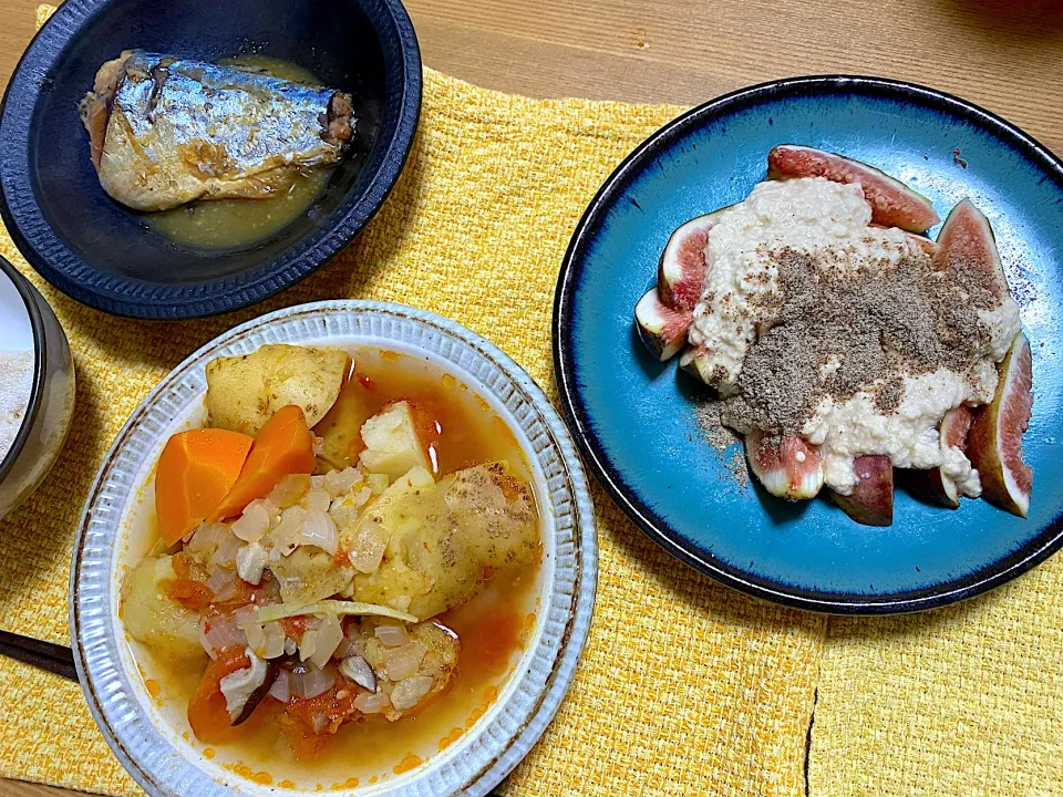 鯖の味噌煮🐟、いちじくの白和え、塩鮭のミネストローネ🍅|1614さん