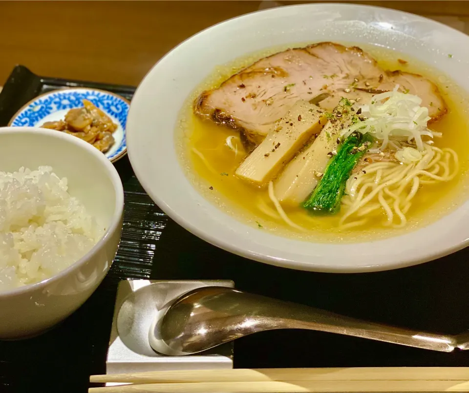 🐚ハマグリ出汁の塩ラーメン🍜|にゃあ（芸名）さん