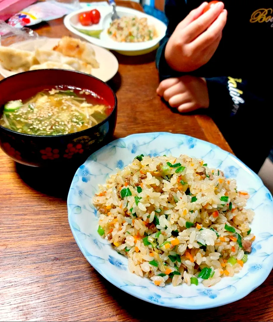 Snapdishの料理写真:お子様キムチ炒飯とかき玉スープ|☆ちび☆さん