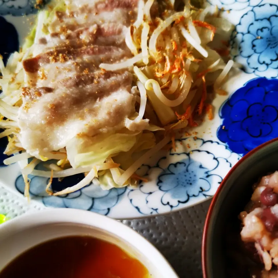 自家製ポン酢で食べる！

豚バラもやしのホイル焼き👌グ〜です😀|ペンギンさん