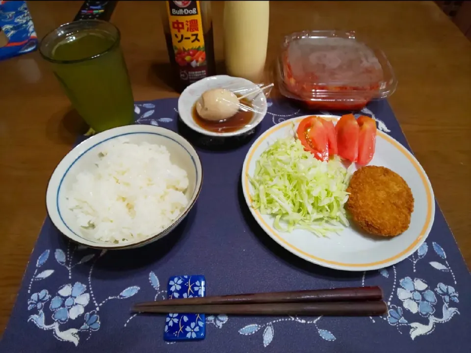 Snapdishの料理写真:コロッケプレートと味玉(昼飯)|enarinさん